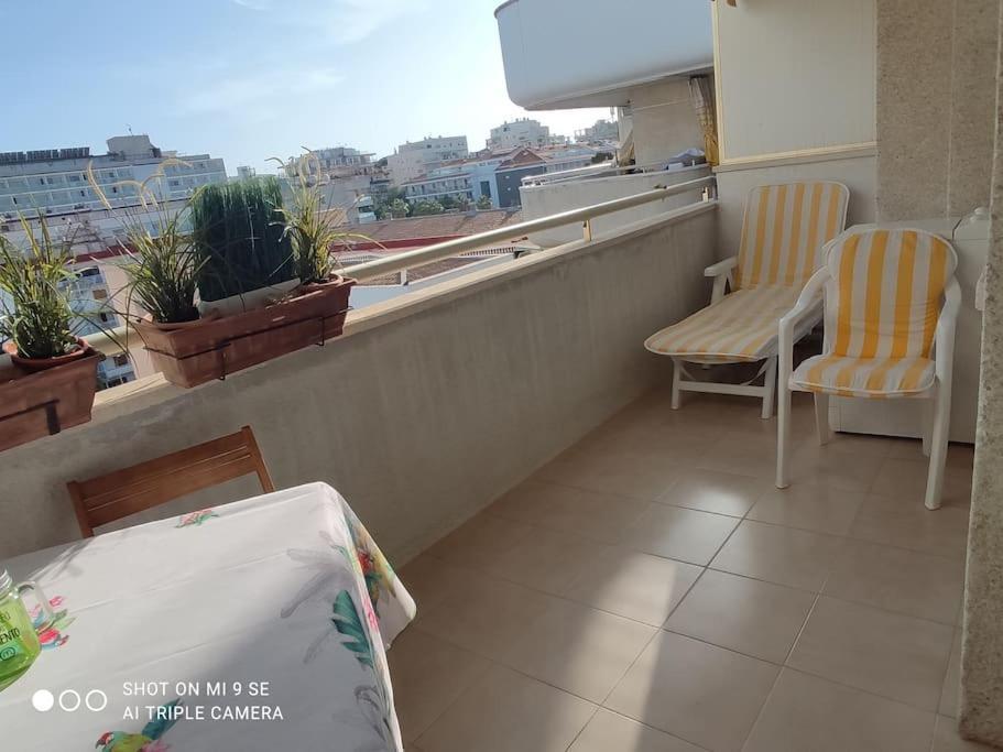 Comfy Apartment In Салоу Экстерьер фото