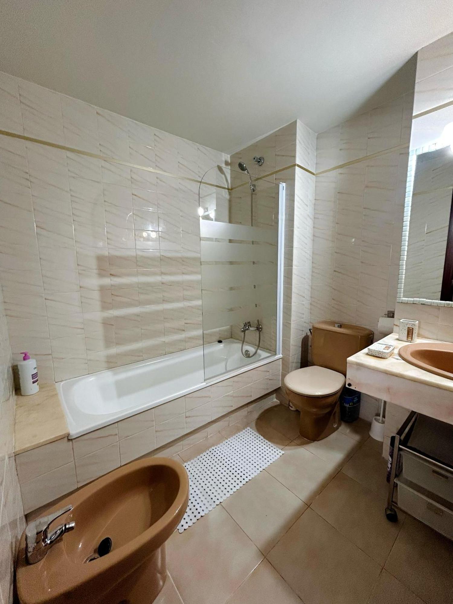 Comfy Apartment In Салоу Экстерьер фото