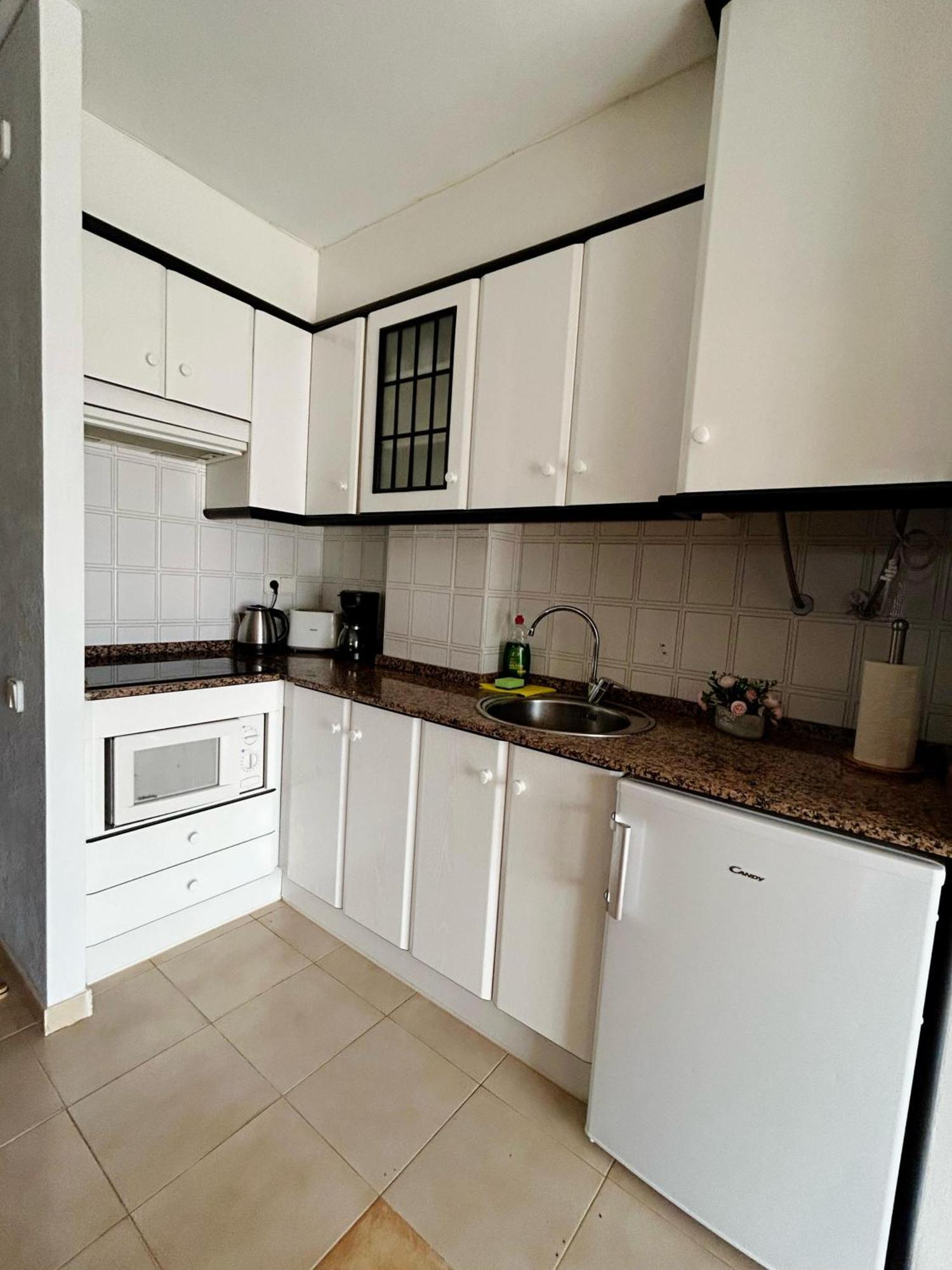 Comfy Apartment In Салоу Экстерьер фото