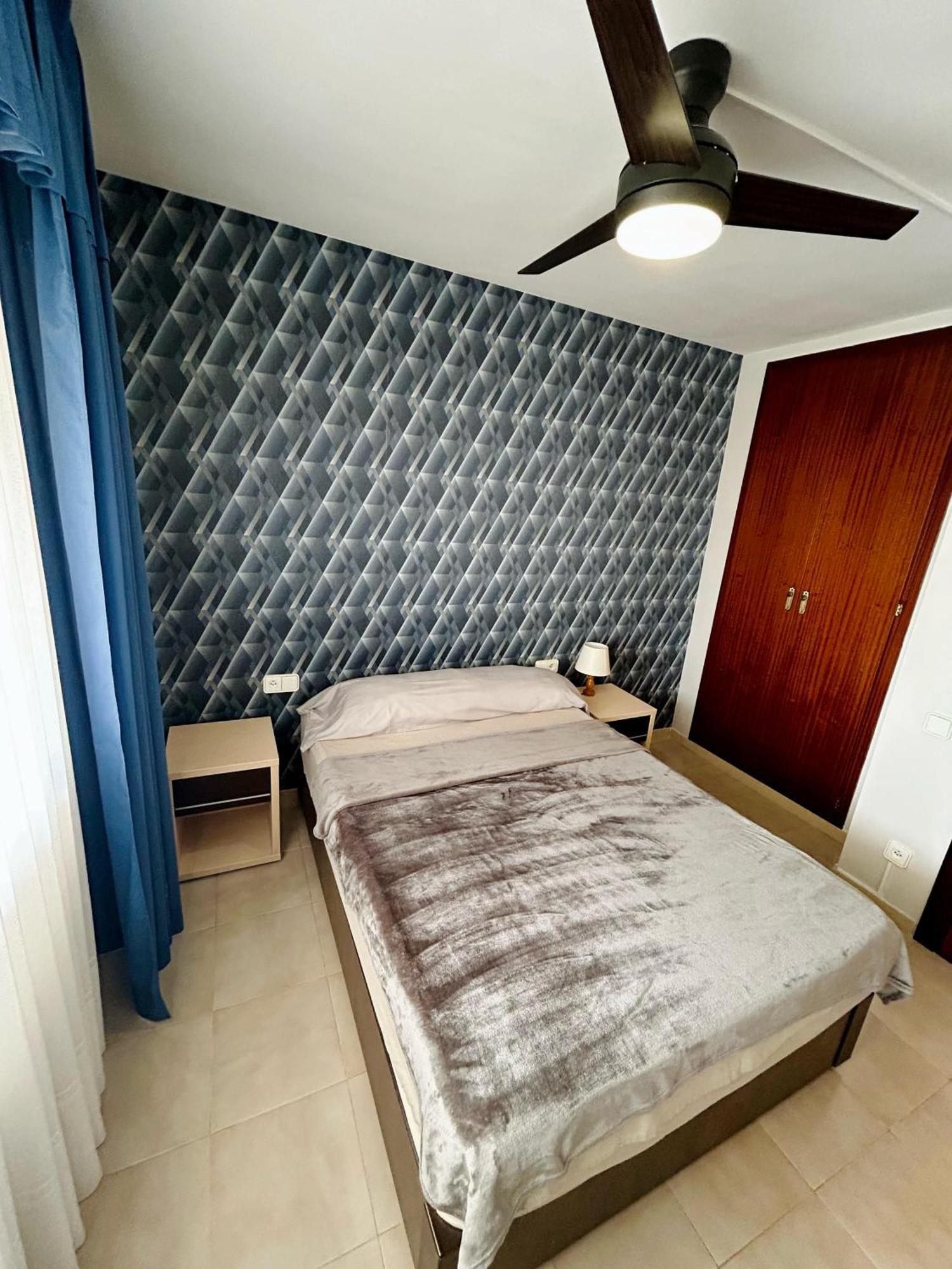 Comfy Apartment In Салоу Экстерьер фото